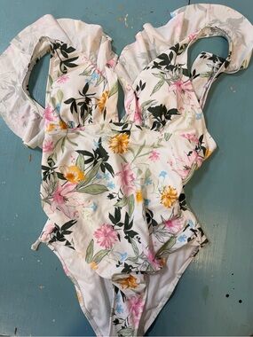 Cupshe Women's White Floral One-Piece Swimsuit